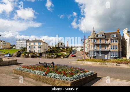 Vista sulla città dal lungomare a Seaton, Devon, un popolare resort per vacanze nella Jurassic Coast Sito Patrimonio Mondiale, Southwest England, Regno Unito Foto Stock