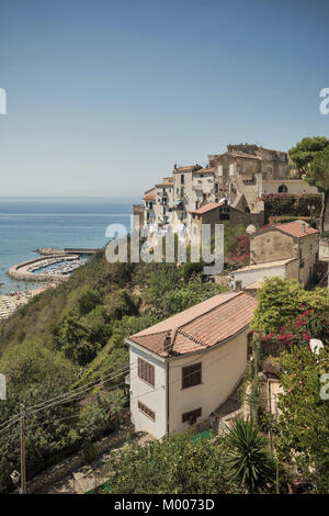 Vista di Sperlonga dal circuito dei borghi più belli d'Italia. Foto Stock