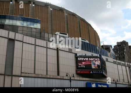 Madison Square Garden (MSG) con una pubblicità tramite Affissioni Stevie Nicks live performance su 2 Luglio 2012 nel radiofaro Theatre, 4 Pennsylvania Plaza, Foto Stock