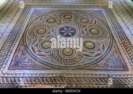 Disegno geometrico mosaico in Gaziantep Zeugma mosaico museo,Gaziantep,Anatolia sudorientale regione della Turchia Foto Stock