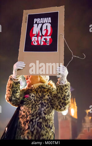 Gdansk, Polonia. Xvii gen, 2018. Le donne che protestavano durante il nero a protestare contro il divieto di aborto ed esigente dei diritti riproduttivi in Polonia. Gdansk, Polonia. 17 gennaio 2018: Credito Wojciech Strozyk/Alamy Live News Foto Stock