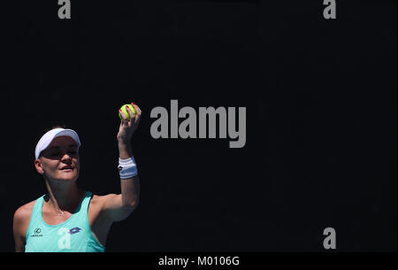 Melbourne, Australia. 18 gennaio, 2018. Agnieszka RADWANSKA di Polonia reagisce durante le Donne Singoli Secondo turno il match contro Lesia Tsurenko dell'Ucraina a Australian Open 2018 a Melbourne, Australia, Gennaio 18, 2018. Radwanska ha vinto 2-1. Credito: Bai Xuefei/Xinhua/Alamy Live News Foto Stock