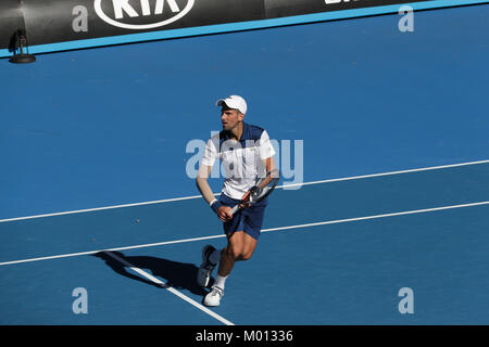 Melbourne, Australia. 18 gennaio, 2018. Tennista serbo Novak Djokovic è in azione durante la sua seconda partita presso l'Australian Open vs tennis francese player Gael Monfils il Jan 18, 2018 a Melbourne, Australia. - Credit: Yan Lerval/Alamy Live News Foto Stock