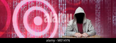 Anonimo hacker con il codice del computer interfaccia binaria Foto Stock