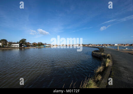 Ampio angolo di visione di Peschici Porto. Peschici è una graziosa cittadina sull'Hampshire/West Sussex border popolare tra gli escursionisti e visitatori Foto Stock