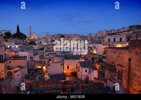 Matera in Italia meridionale. Quartieri sassi di roccia e grotta case. Foto Stock