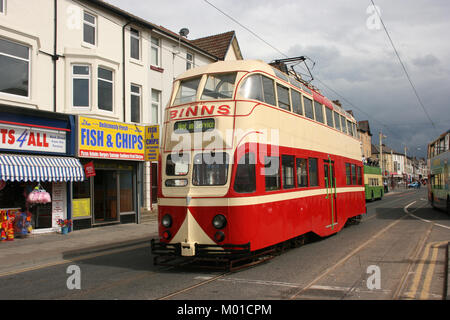 Numero di Blackpool 703 a Sunderland numero 101 - 1934 palloncino tipo Auto Blackpool tram tram - Blackpool, Lancashire, Regno Unito - 7 giugno 2010 Foto Stock