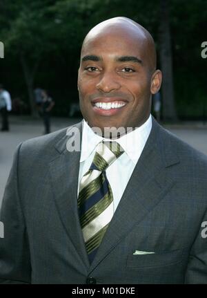 Tiki Barber l'aria fresca del Fondo molla annuale di Gala per onorare gli eroi americani, alla Taverna sulla verde, New York City. Giugno 3, 2004 RTSpellman / MediaPunch Foto Stock