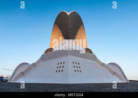 Esterno dell'Auditorium di Tenerife o Auditorio de Tenerife Adán Martín a Santa Cruz de Tenerife sull'isola di Tenerife, Spagna Foto Stock