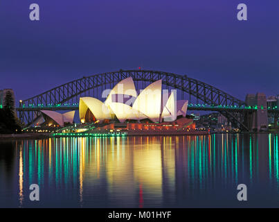 Opera House e Harbour Bridge di notte, Sydney, Nuovo Galles del Sud, Australia Foto Stock