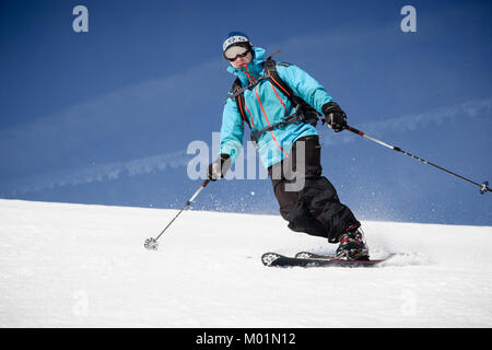 22 & 23/2/14 Backcountry telemark nei pressi di Valdezcaray, La Rioja, Spagna. Foto © James Sturcke Fotografía | www.sturcke.org Foto Stock