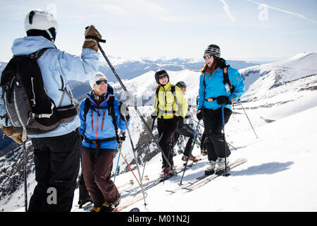 22 & 23/2/14 Backcountry telemark nei pressi di Valdezcaray, La Rioja, Spagna. Foto © James Sturcke Fotografía | www.sturcke.org Foto Stock