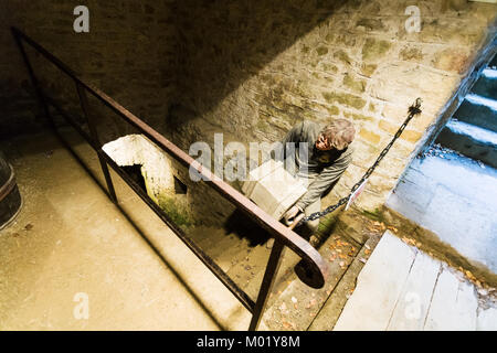 SEDAN, Francia - 30 giugno 2010: il manichino interni del castello di Chateau de Sedan. Berlina è un comune nel dipartimento delle Ardenne, il castello ha iniziato ad essere costruito in Foto Stock