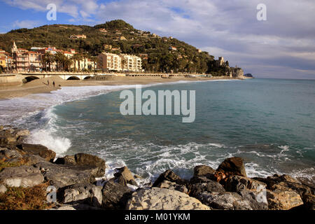 Finale Ligure village, la Riviera Italiana, Savona Liguria, Italia Foto Stock