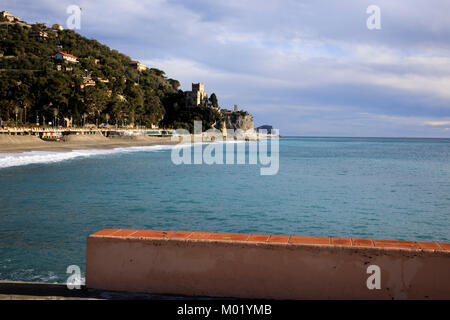 Finale Ligure village, la Riviera Italiana, Savona Liguria, Italia Foto Stock