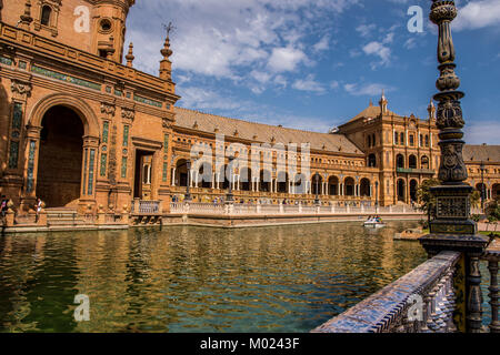 Siviglia Andalusia / Spagna - 13 ottobre 2017: Spagna colonnato quadrato Foto Stock