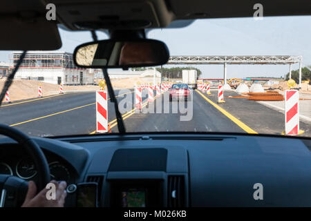 Viaggio in Polonia - guida di auto lungo la riparazione di area sulla Autostrada Wolnosci (Autostrada della libertà), A2 (una parte del percorso europeo E30 Berli di collegamento Foto Stock