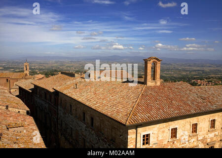 Vista dal Palazzo Comunale, Montepulciano, Toscana, Italia, oltre la Valdichiana Foto Stock