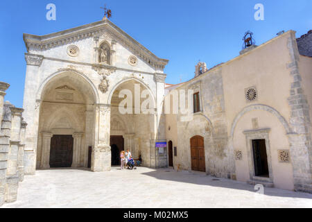 L'Italia,Puglia,Monte Sant'Angelo,San Michele Arcangelo santuario Foto Stock