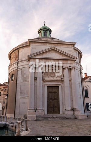 Santa Maria Maddalena la Chiesa in Venezia, Italia dalla mattina presto Foto Stock