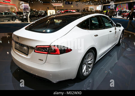 Bruxelles - Jan 10, 2018: Tesla Model S auto elettriche presentate al Bruxelles Motor Show. Foto Stock