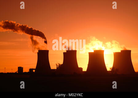 Eggborough carbone powered power station al tramonto Yorkshire Regno Unito Foto Stock