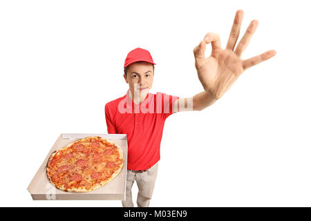 Teen consegna pizza ragazzo facendo un gesto ok isolati su sfondo bianco Foto Stock