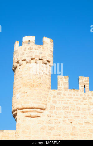 Castello medievale, chiudere la vista. Olmillos de Sasamon, provincia di Burgos, Castilla Leon, Spagna. Foto Stock