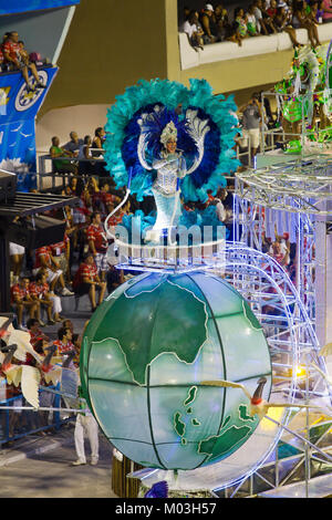 Scuola di Samba presentazione in Sambodrome a Rio de Janeiro il carnevale, Brasile Foto Stock