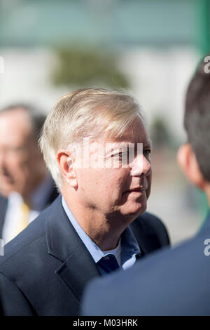 RIDGELAND, CAROLINA DEL SUD:13 Novembre 2017: Closeup ritratto del senatore USA Lindsay Graham come egli parla con i tifosi e le visite alle aziende locali in J Foto Stock