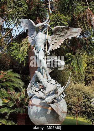 Angelo statua nei Giardini Vaticani a Roma Foto Stock