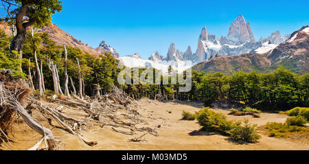 Bellissimo paesaggio con Mt Fitz Roy nel parco nazionale Los Glaciares, Patagonia, Argentina, Sud America Foto Stock