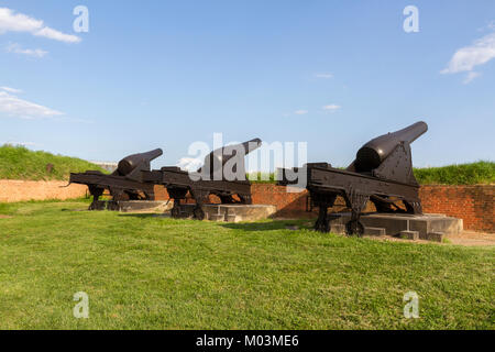 L'artiglieria sulle pareti di Fort McHenry, Baltimore, Maryland, Stati Uniti. Foto Stock