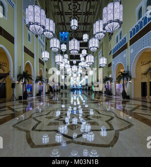 Arabo tradizionale interno di un hotel a Dubai, Emirati Arabi Uniti, Emirati Arabi Uniti Foto Stock