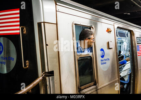 Conduttore di metropolitana di Manhattan   New York New York, Stati Uniti d'America Foto Stock