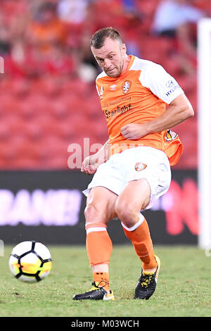 Brisbane, Queensland, Australia. 18 gennaio, 2018. Avraam Papadopoulos del rombo (#6) passa la palla durante il round diciassette Hyundai un-League match tra il ruggito di Brisbane e Perth gloria presso lo Stadio Suncorp on gennaio 18, 2018 a Brisbane, Australia. Credito: Albert Perez/ZUMA filo/Alamy Live News Foto Stock