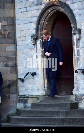 Cardiff, Regno Unito. 18 gennaio, 2018. Il Castello di Cardiff, Cardiff. 18/01/10. Sua Altezza Reale il principe Henry del Galles e Meghan Markle lasciando il Castello di Cardiff. Fotografia Credito: Betania Shorey/Alamy Live News Foto Stock