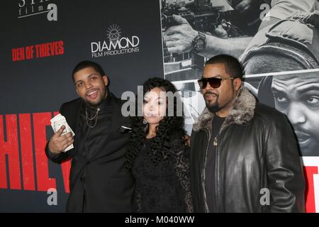 Los Angeles, CA, Stati Uniti d'America. Xvii gen, 2018. O'Shea Jackson Jr., Kimberly Woodruff, Hoscea Jackson, Ice Cube presso gli arrivi per la spelonca di ladri Premiere, L.A. Live Regal Cinemas, Los Angeles, CA 17 Gennaio, 2018. Credito: Priscilla concedere/Everett raccolta/Alamy Live News Foto Stock