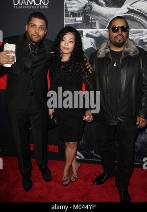 Los Angeles, California, USA. Xvii gen, 2018. 17 Gennaio 2018 - Los Angeles, California - O'Shea Jackson Jr., Ice Cube, Kimberly Woodruff. ''Den di ladri" Los Angeles Premiere detenute al Regal Cinemas la Live. Credito foto: F. Sadou/AdMedia Credito: F. Sadou/AdMedia/ZUMA filo/Alamy Live News Foto Stock