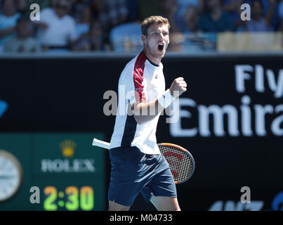 Melbourne, Australia . 19 gennaio, 2018. Lo spagnolo tennista Pablo Carreno busta è in azione durante il suo terzo round match presso l'Australian Open vs lussemburghese giocatore di tennis Gilles Muller il Jan 19, 2018 in Mebourne, Australia. Credito: YAN LERVAL/AFLO/Alamy Live News Foto Stock