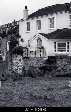 Bianco e Nero immagine orizzontale delle strade storiche del vecchio villaggio di pescatori di St Ives Cornwall Foto Stock