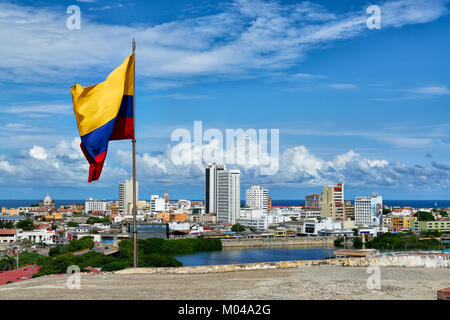 Bandiera colombiana il Castillo de San Felipe de Barajas, Cartagena de Indias, Colombia, Sud America Foto Stock