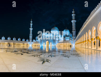 L'architettura della Sheikh Zayed Grande Moschea di Abu Dhabi, Emirati arabi uniti Foto Stock