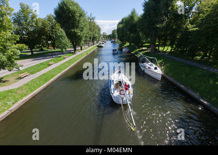 Masurian Canal (Luczanski) in Gizycko, la Masuria - si collega il Niegocin Kisajno e laghi. Foto Stock