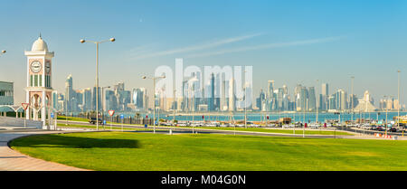 Skyline di Doha la capitale del Qatar. Foto Stock