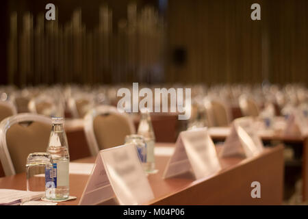 Vuoto interno della moderna sala conferenze. Foto Stock