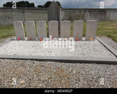Le Bourguignon-sous-Coucy War Graves, situate ad Aisne, in Francia, sono i luoghi di sepoltura dei soldati britannici morti durante la prima guerra mondiale. Sono mantenute dalla Commonwealth War Graves Commission (CWGC). Foto Stock