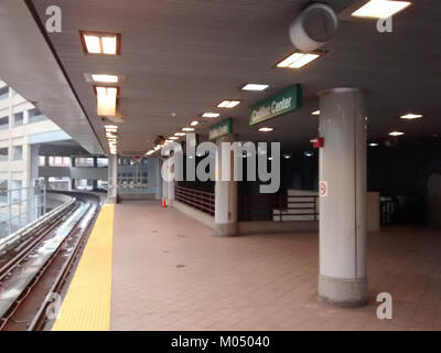 Il Cadillac Center, una stazione sul Detroit People Mover, fa parte del sistema di transito urbano della città e offre facile accesso al centro di Detroit e alle aree circostanti. Foto Stock