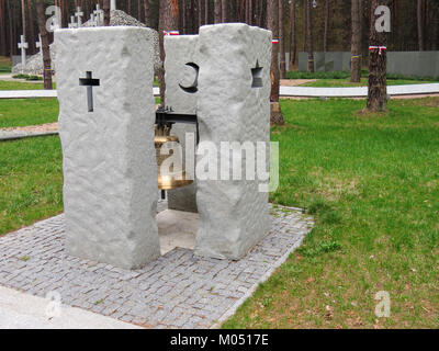 Le Graves di Bykivnia sono un luogo di sepoltura di massa in Ucraina, noto per contenere i resti delle vittime delle purghe politiche durante l'era sovietica. È un importante sito storico, che commemora le vite perse durante il regime di Stalin. Foto Stock