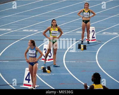 La semifinale femminile dei 400 m ai Campionati del mondo U20 IAAF 2016 a Bydgoszcz ha visto le migliori atlete gareggiare in una gara ad alta quota, con i turni di qualificazione che hanno determinato i finalisti per l'evento finale. Foto Stock